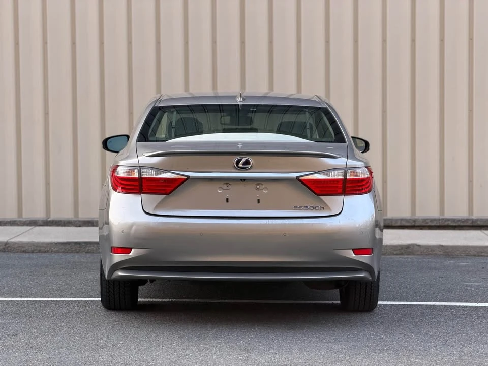 2015 Lexus ES 6th Gen - Image 7 of 16