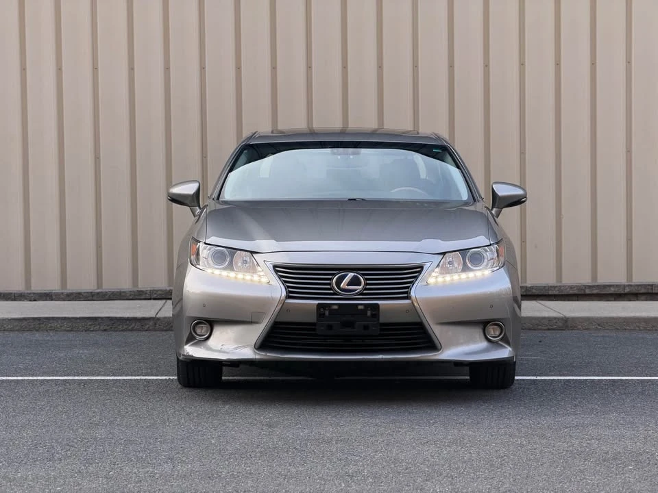 2015 Lexus ES 6th Gen - Image 2 of 16