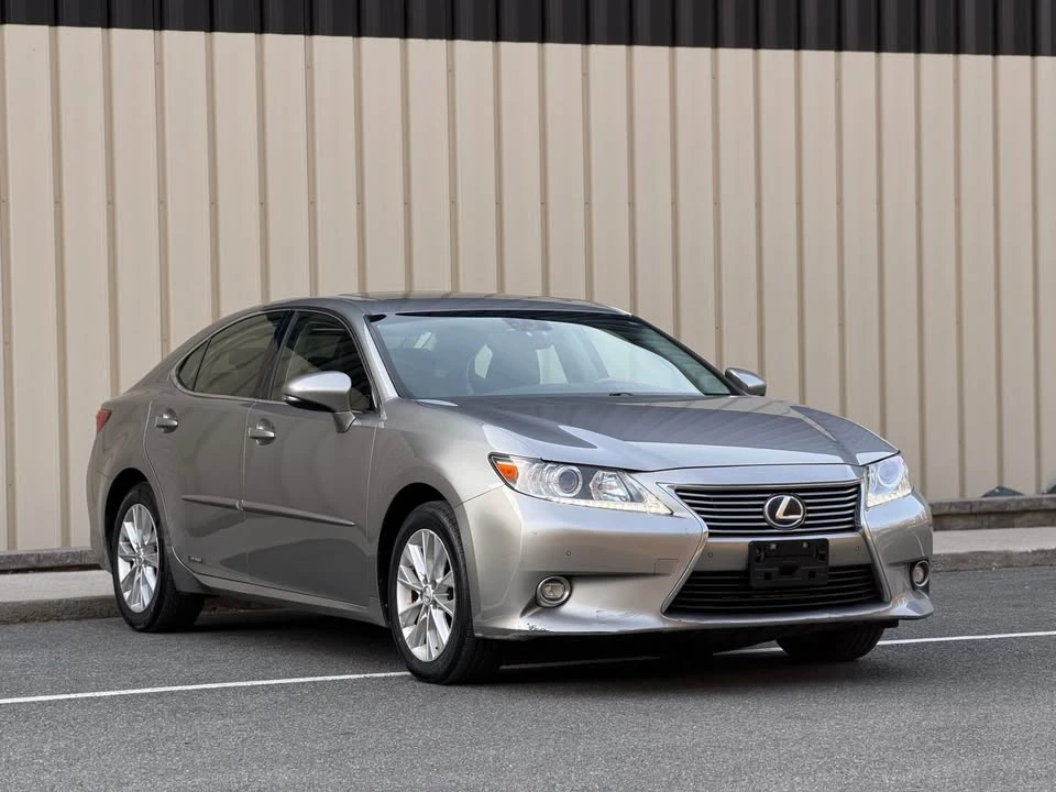 2015 Lexus ES 6th Gen - Image 3 of 16