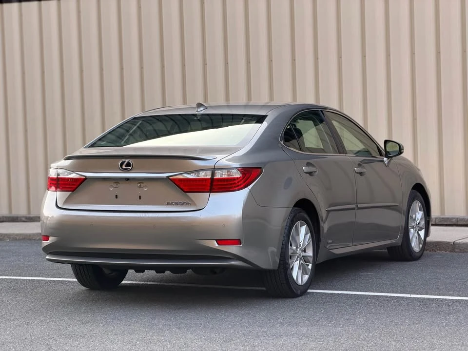 2015 Lexus ES 6th Gen - Image 6 of 16
