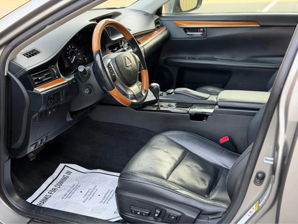 2015 Lexus ES 6th Gen - Image 9 of 16