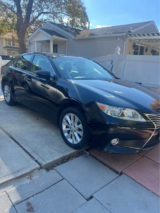 2015 Lexus ES 6th Gen - Image 17 of 18
