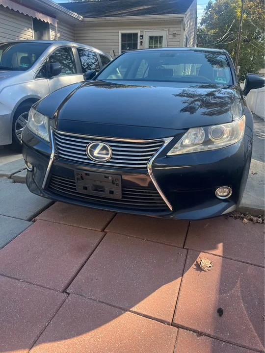 2015 Lexus ES 6th Gen - Image 11 of 18