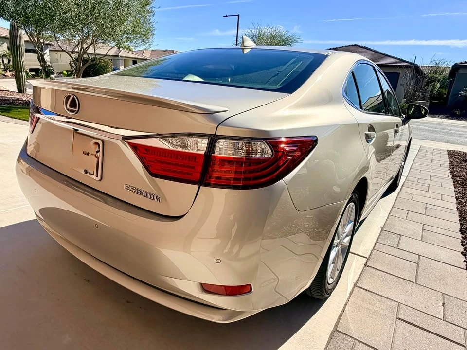 2015 Lexus ES 6th Gen - Image 5 of 8