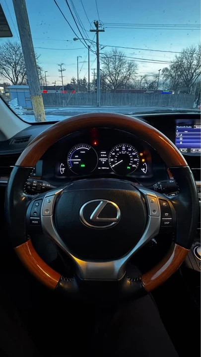 2015 Lexus ES 6th Gen - Image 10 of 12