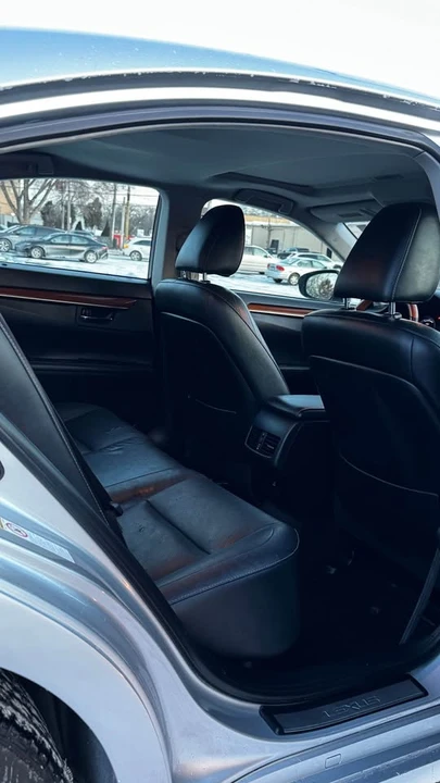 2015 Lexus ES 6th Gen - Image 9 of 12