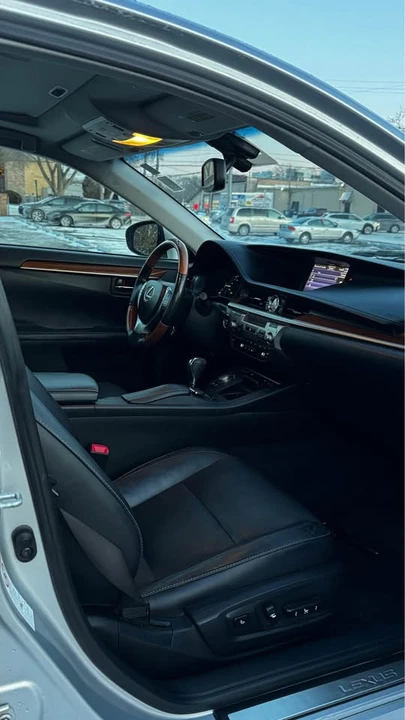 2015 Lexus ES 6th Gen - Image 7 of 12