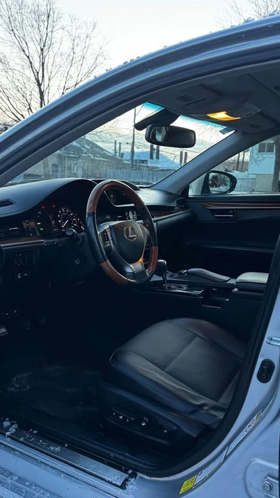 2015 Lexus ES 6th Gen - Image 6 of 12