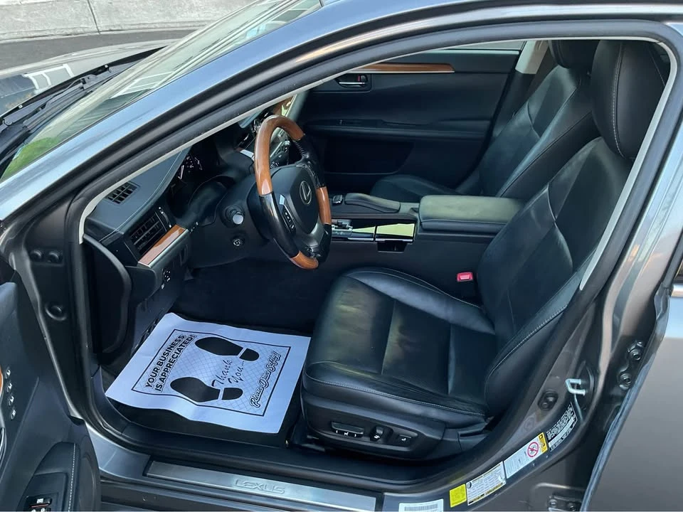 2015 Lexus ES 6th Gen - Image 10 of 16