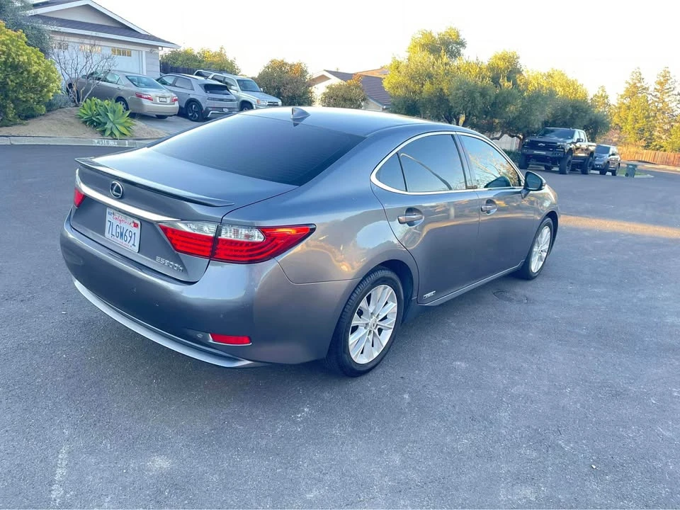 2015 Lexus ES 6th Gen - Image 3 of 16