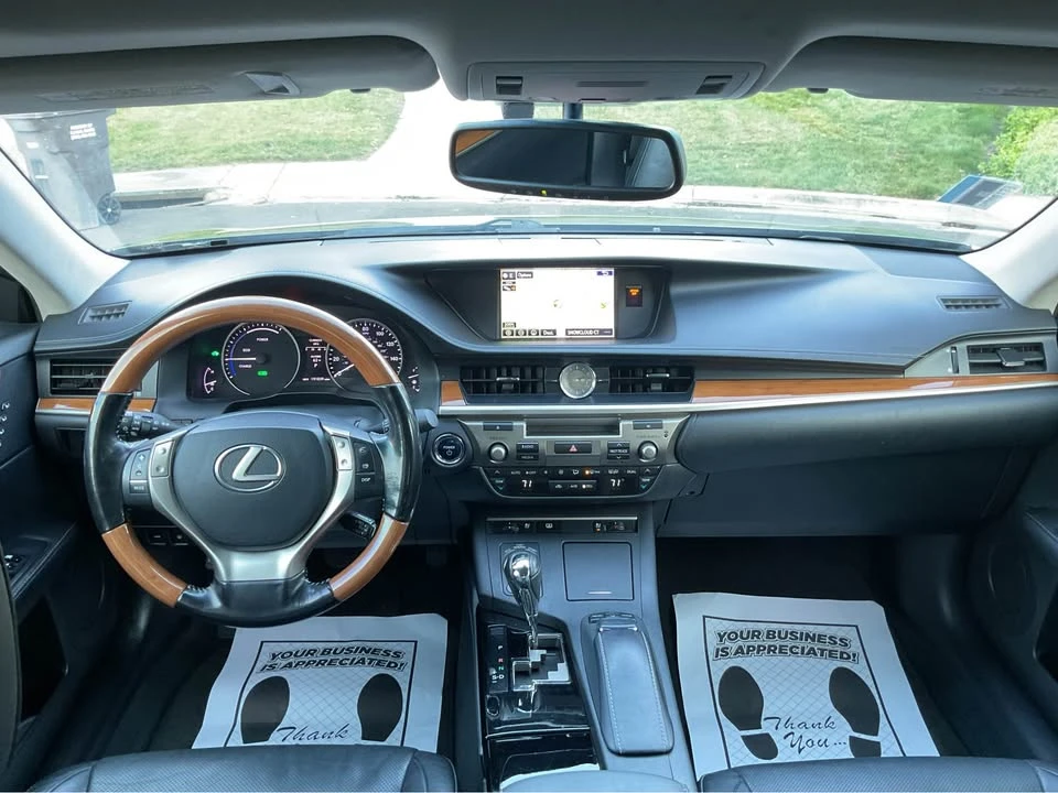 2015 Lexus ES 6th Gen - Image 14 of 16