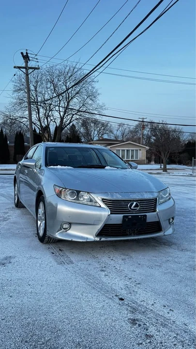 2015 Lexus ES 6th Gen - Image 2 of 12