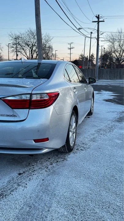 2015 Lexus ES 6th Gen - Image 3 of 12
