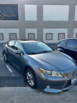 2015 Lexus ES 300h Luxury Sedan