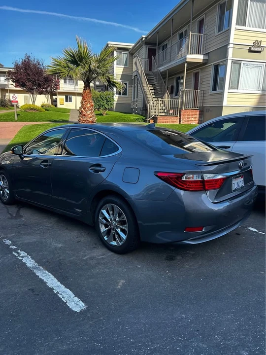 2015 Lexus ES 6th Gen - Image 4 of 7