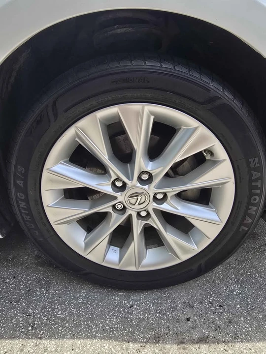 2015 Lexus ES 6th Gen - Image 13 of 17