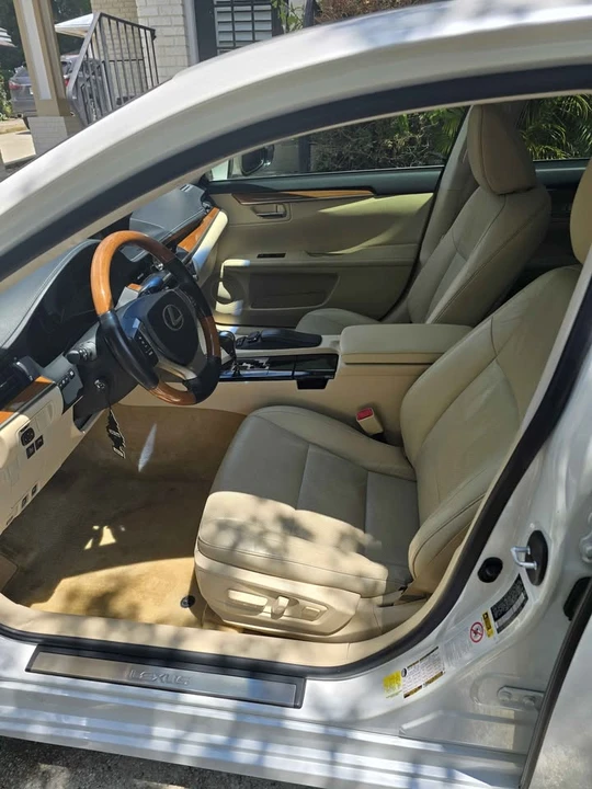 2015 Lexus ES 6th Gen - Image 4 of 17
