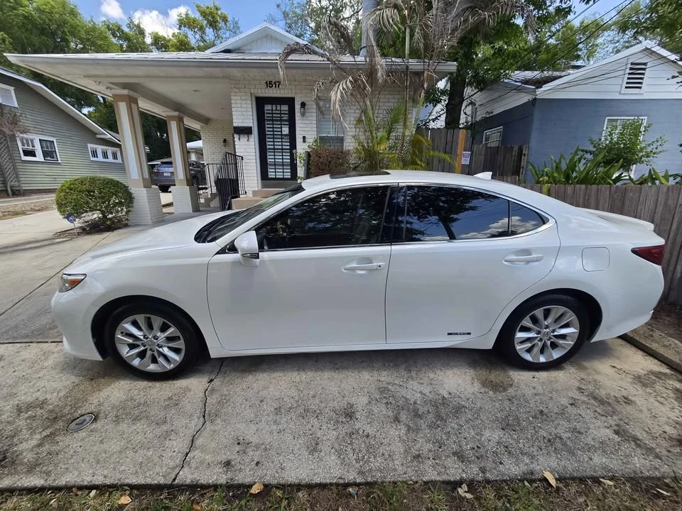 2015 Lexus ES 6th Gen - Image 11 of 17