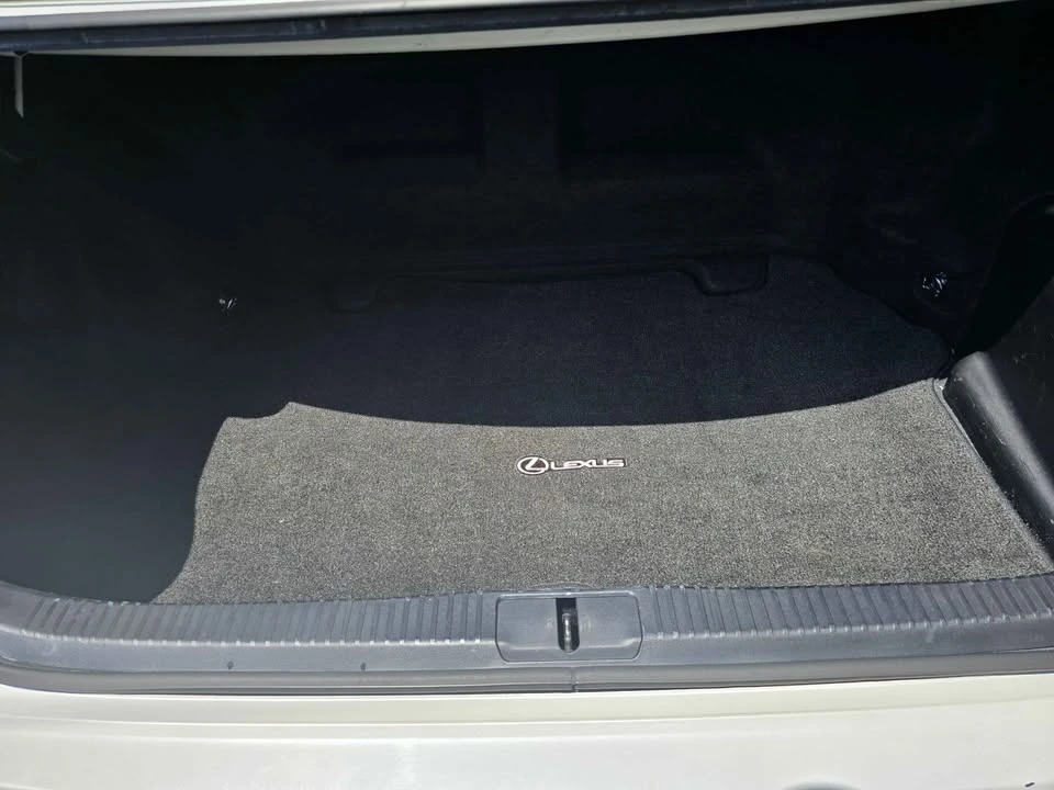2015 Lexus ES 6th Gen - Image 15 of 17