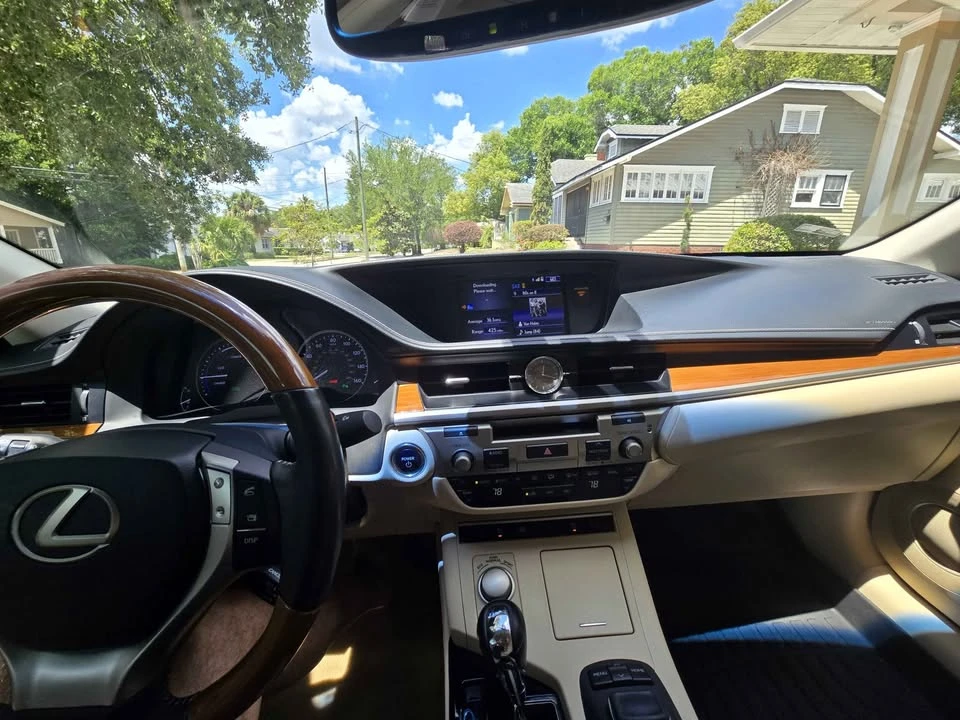 2015 Lexus ES 6th Gen - Image 7 of 17