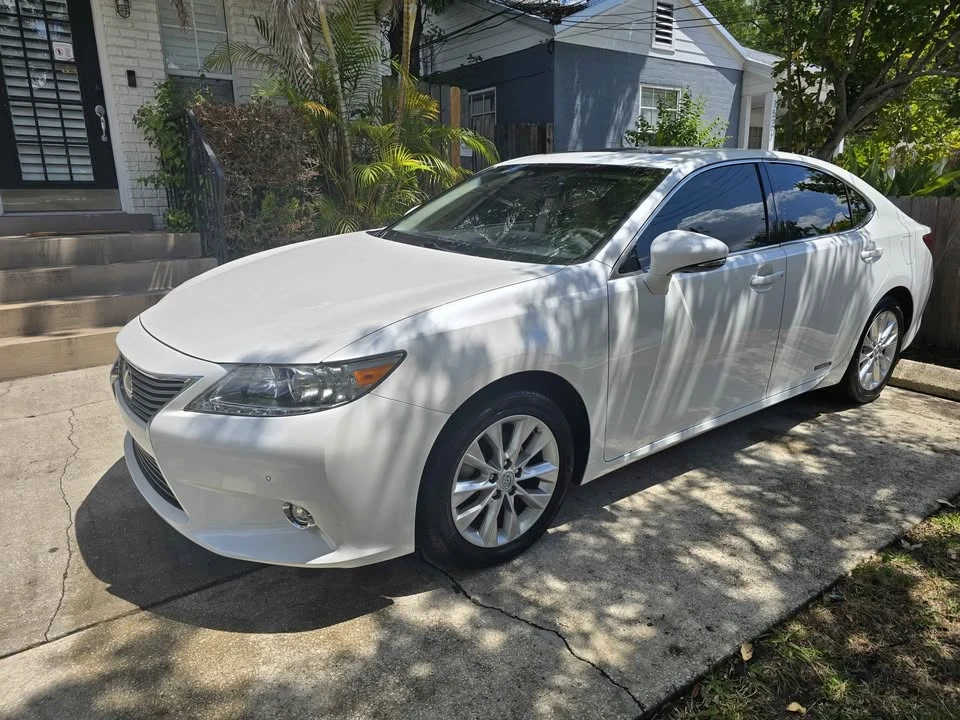 2015 Lexus ES 6th Gen - Image 2 of 17
