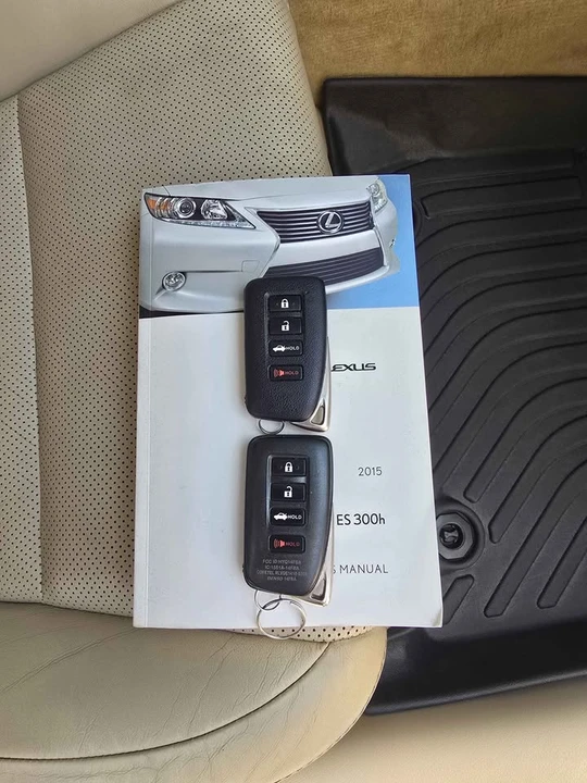 2015 Lexus ES 6th Gen - Image 17 of 17