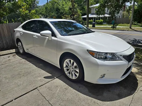 2015 Lexus ES 300h Luxury Sedan