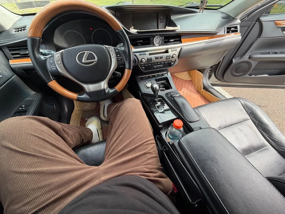 2015 Lexus ES 6th Gen - Image 13 of 13