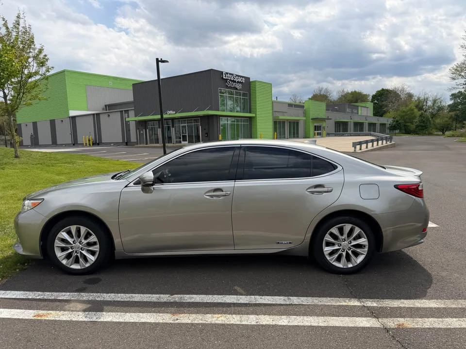 2015 Lexus ES 6th Gen - Image 4 of 13
