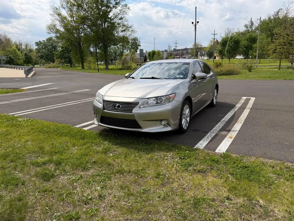 2015 Lexus ES 6th Gen - Image 6 of 13