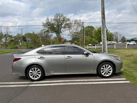 2015 Lexus ES 300h Luxury Sedan