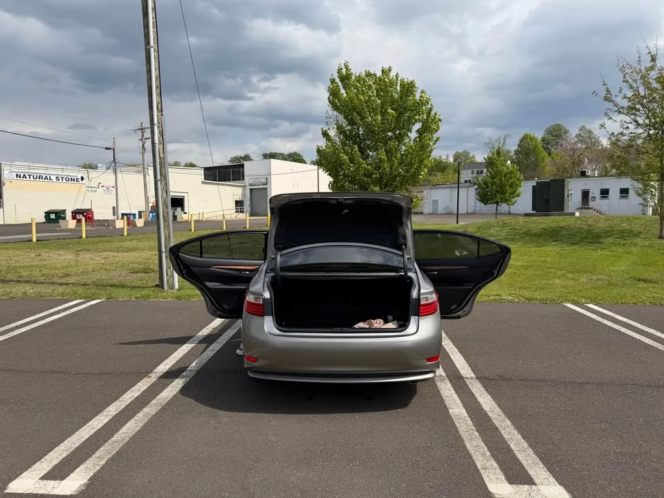 2015 Lexus ES 6th Gen - Image 8 of 13