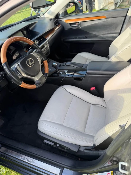 2015 Lexus ES 6th Gen - Image 7 of 13