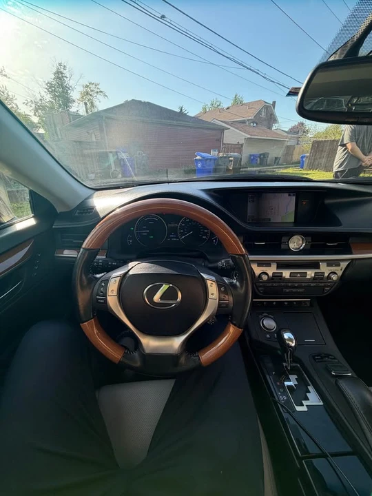 2015 Lexus ES 6th Gen - Image 9 of 13