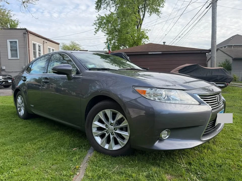 2015 Lexus ES 6th Gen - Image 3 of 13
