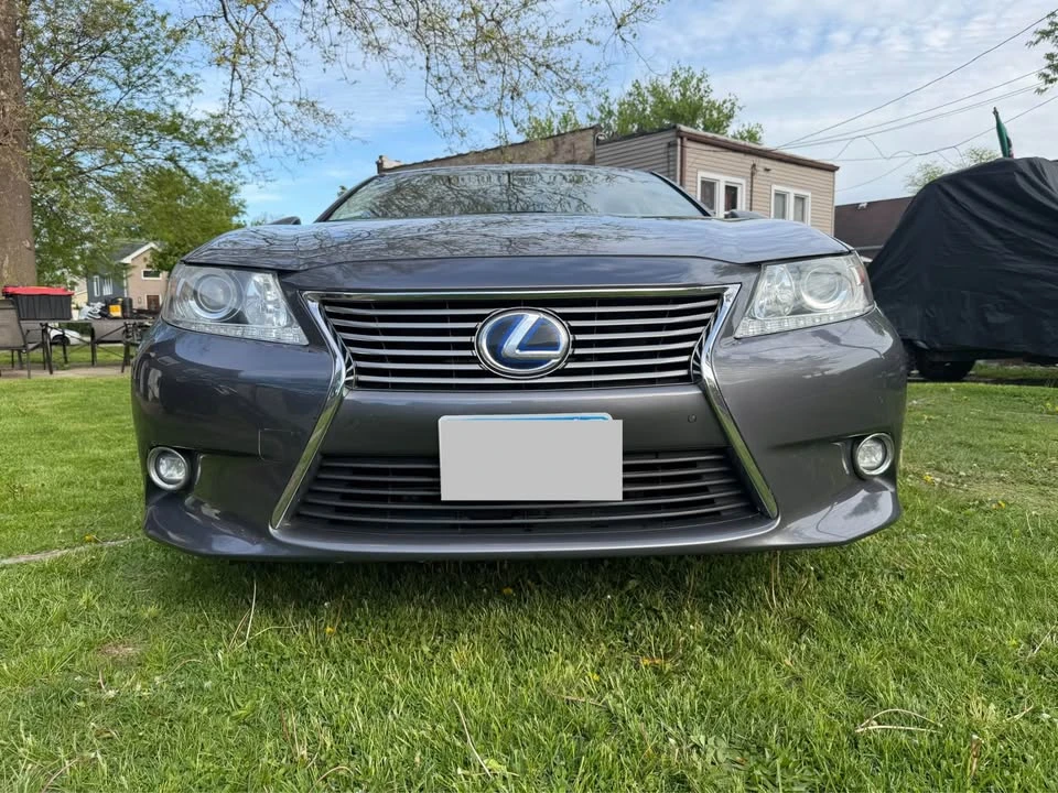 2015 Lexus ES 6th Gen - Image 2 of 13