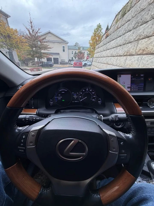 2015 Lexus ES 6th Gen - Image 9 of 14