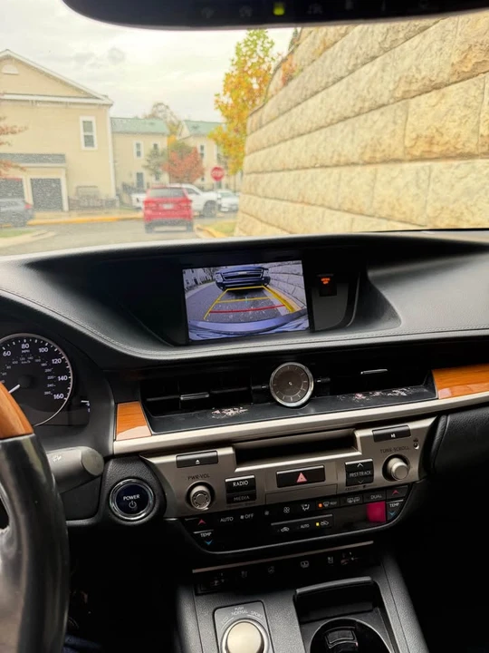 2015 Lexus ES 6th Gen - Image 11 of 14