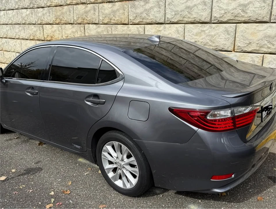2015 Lexus ES 6th Gen - Image 3 of 14