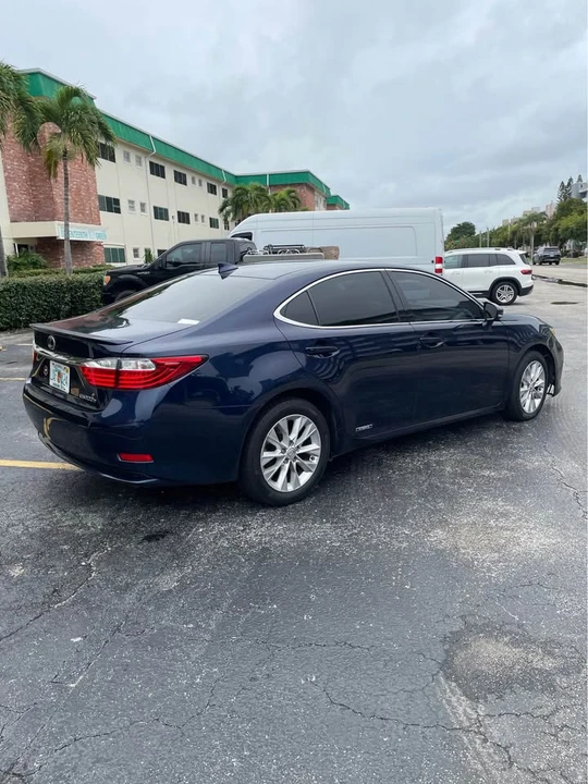 2015 Lexus ES 6th Gen - Image 4 of 9