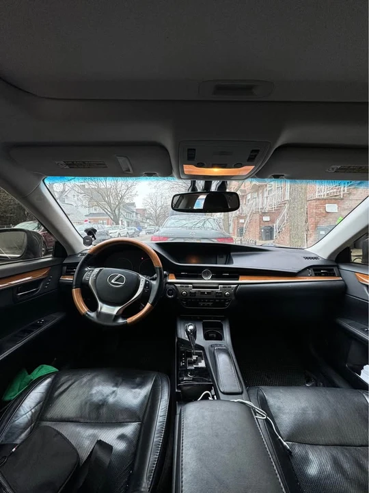 2015 Lexus ES 6th Gen - Image 4 of 4