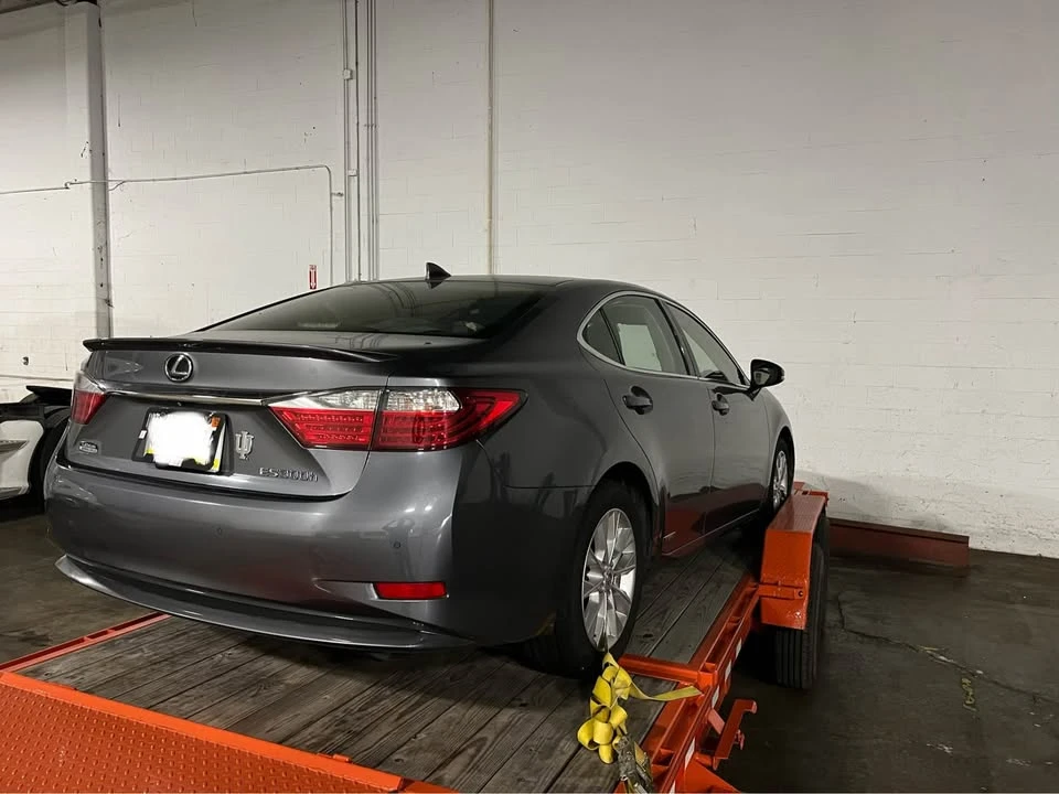2015 Lexus ES 6th Gen - Image 3 of 7