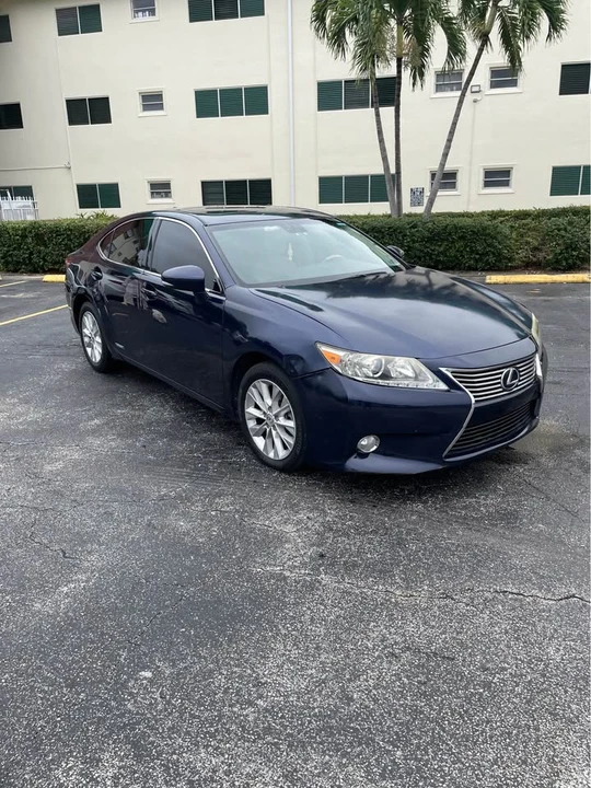 2015 Lexus ES 6th Gen - Image 3 of 9