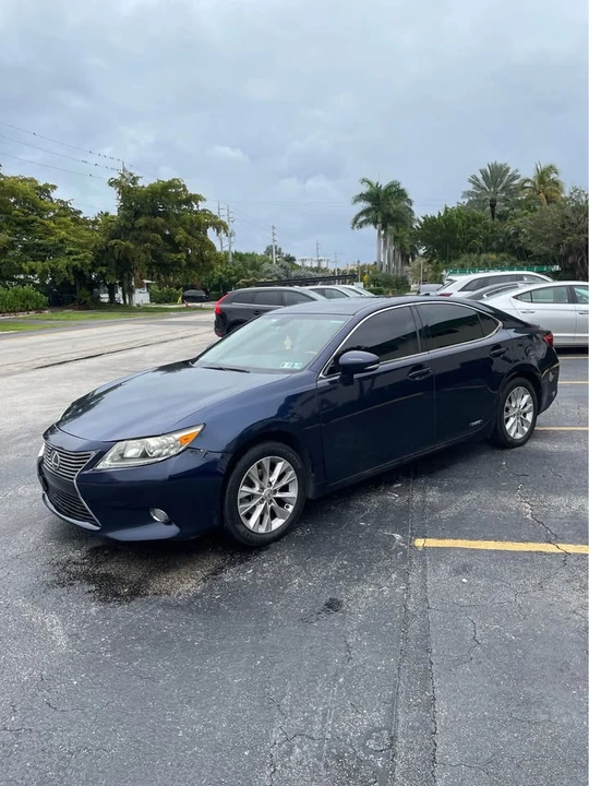 2015 Lexus ES 6th Gen - Image 6 of 9