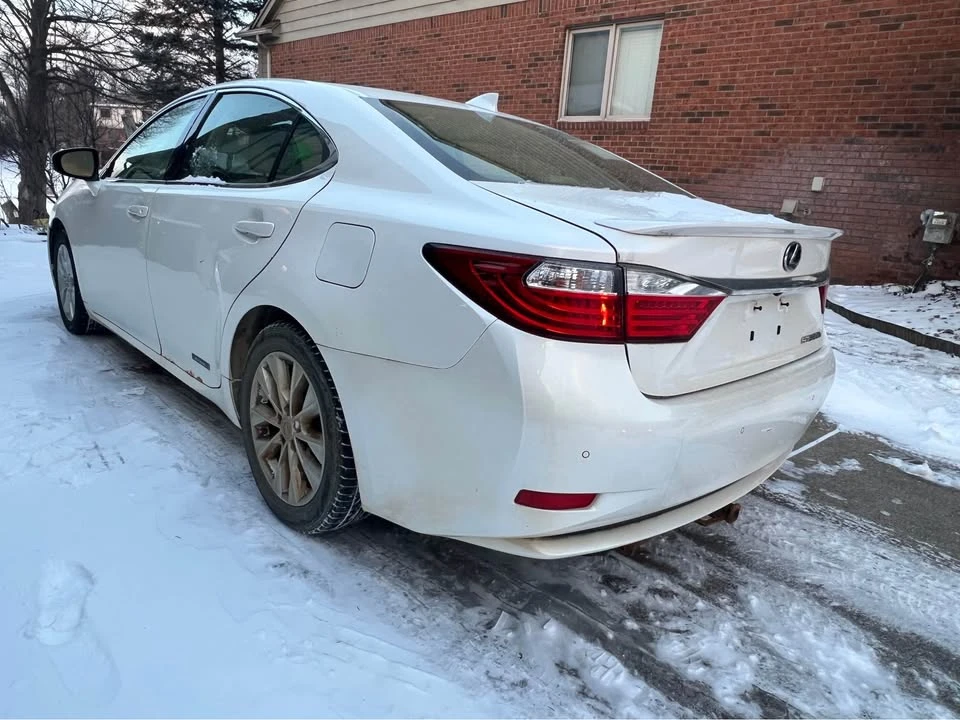 2015 Lexus ES 6th Gen - Image 3 of 4