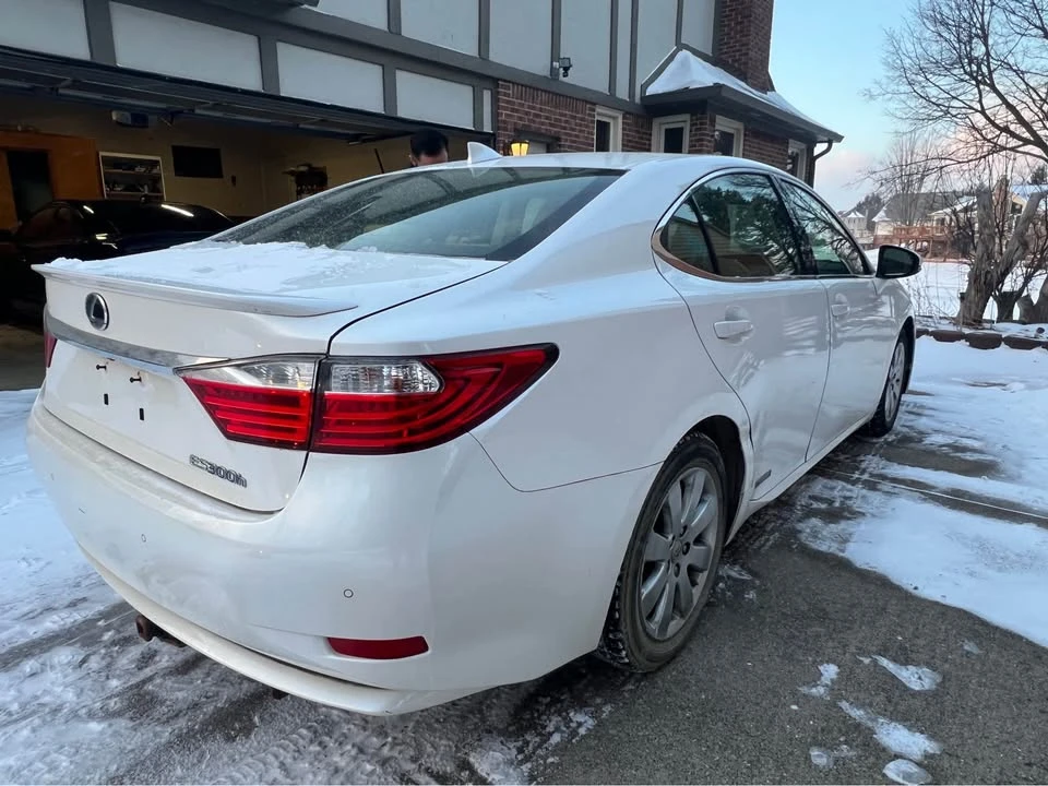 2015 Lexus ES 6th Gen - Image 4 of 4