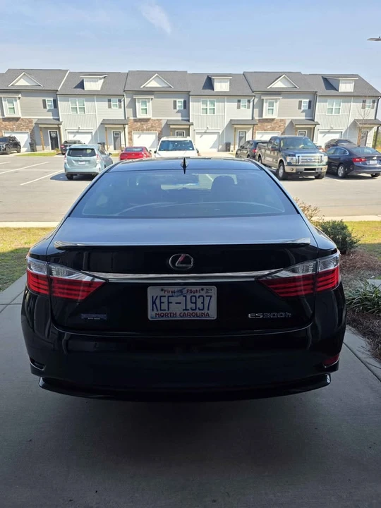 2015 Lexus ES 6th Gen - Image 2 of 16
