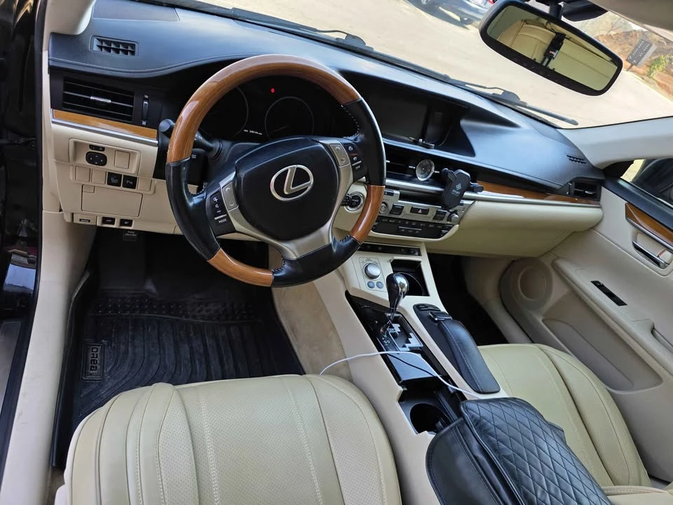 2015 Lexus ES 6th Gen - Image 6 of 16