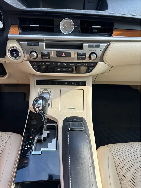 2015 Lexus ES 6th Gen - Image 5 of 7