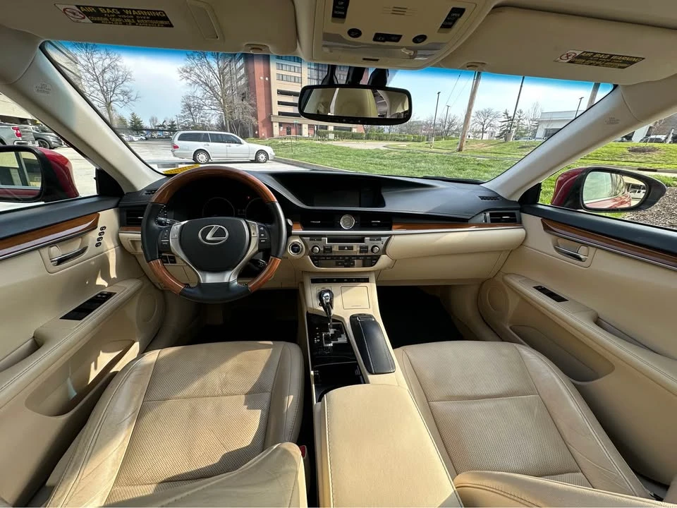 2015 Lexus ES 6th Gen - Image 4 of 7